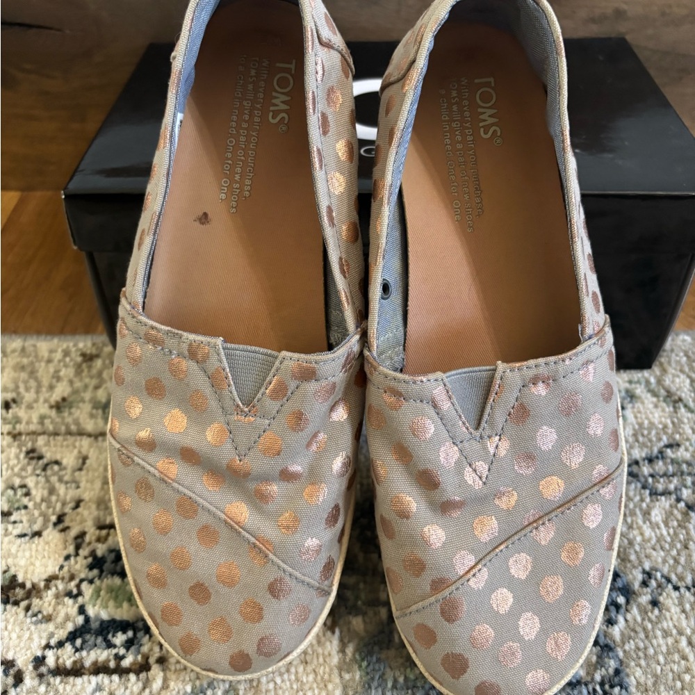 Toms Women's Gray Slip-On Flats with Rose Gold Polka Dots